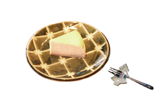 ケーキをのせた器の写真